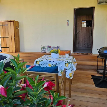 Pres De La Avec Jacuzzi Et Terrasse Privative *