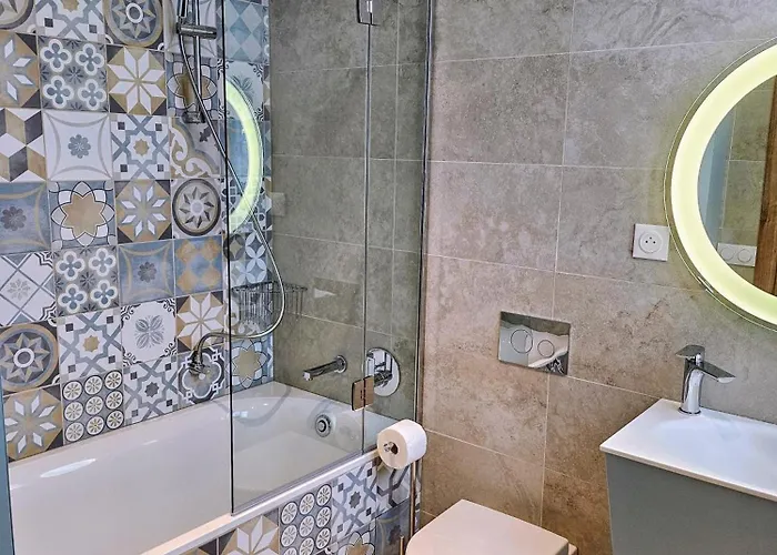 Appartement Près De La Avec Jacuzzi Et Terrasse Privative