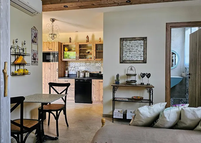 Près De La Avec Jacuzzi Et Terrasse Privative *